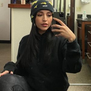 Meet your Posher, Iris